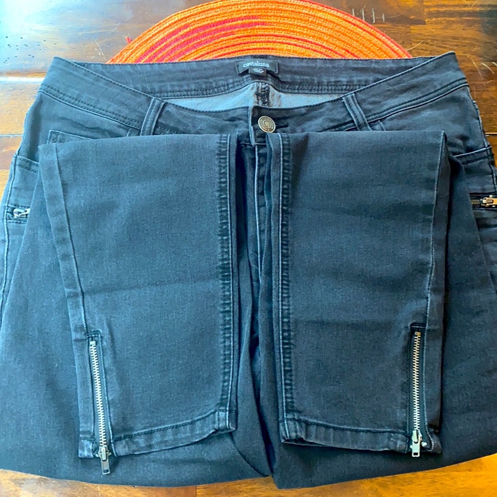 NWOT-Black distressed zipper jeans 🖤